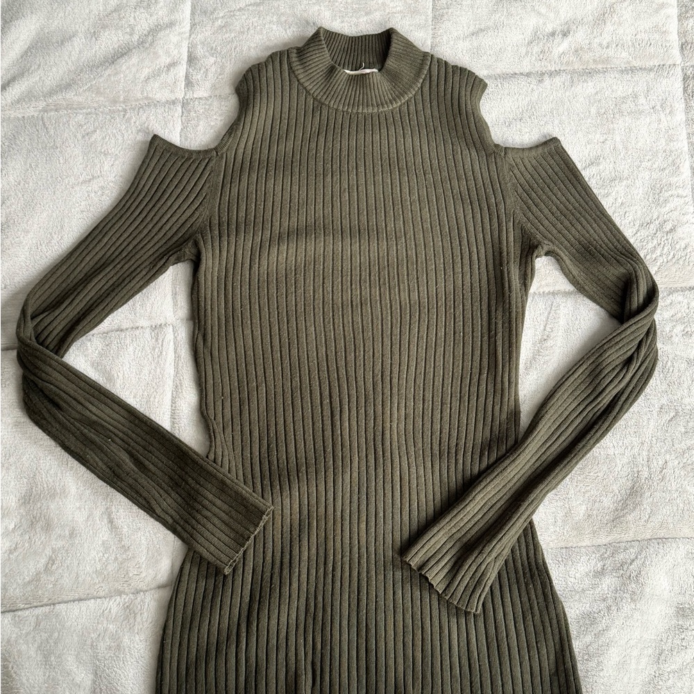 ⚠️Olive Long Sleeve Cold Shoulder⚠️